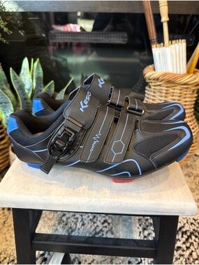 Kescoo Cycling Shoes in Black with Blue Accents